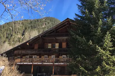 Image de Superbe chalet authentique 15  personnes au coeur du Domaine \"Portes du Soleil\"