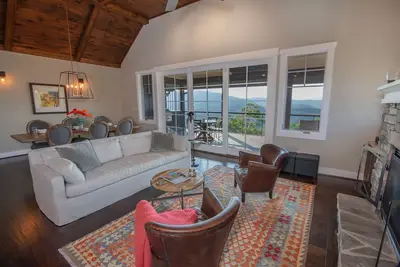Image de Condo 2br / 2ba haut de gamme Ă Blue Ridge Mtn Club, vues, suite Master King, foyer et centre de fitness!
