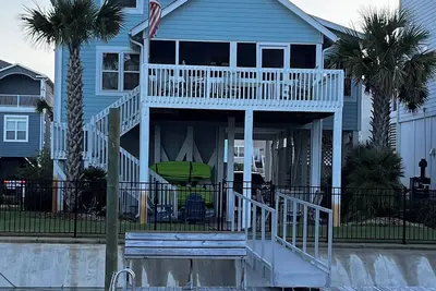 Image de Maison Canal Bord De L'Eau Avec ACCÈS Facile À La Plage, Utilisation Du Chariot De Golf