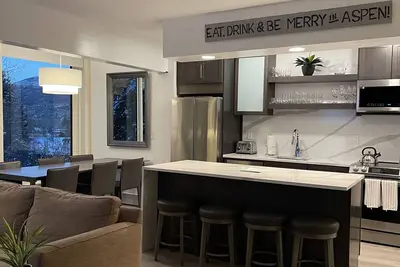 Image de 1. 5 Blks To Aspen Core, Nouvelle Piscine \/ Jacuzzi, Wi-Fi \/ Cable, Mtn View