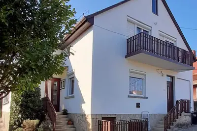 Image de Appartement de vacances près du centre avec Wlan
