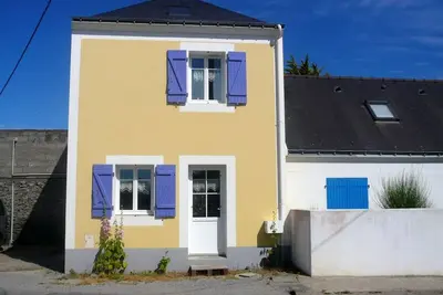 Image de Maison mitoyenne 3 ch. avec jardin, terrasse et poĂŞle Ă bois, proche du port de Sauzon, animaux Ok