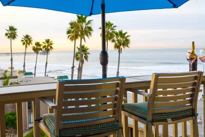 Image de AOÛT En Vente Maintenant / OCÉAN Panoramique Panoramique Et Vue Sur Le Port / Sundeck / ÉTAGE SUPÉRIEUR