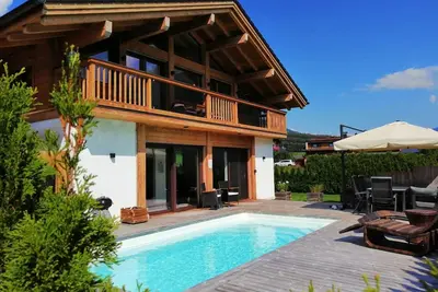 Image de Chalet à Neukirchen am Grossvenediger avec piscine