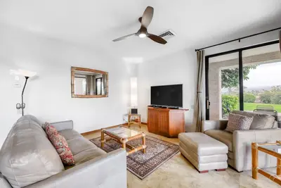 Nouvelle Liste! Condo de coin sur le parcours de golf w / Lanai, piscine / bain à remous-idéal pour les couples