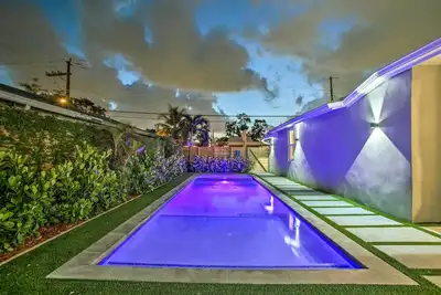 Image de Nouveau-Maison Fort Lauderdale rénovée avec piscine semi-Pvt