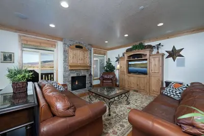 Image de Lakefront Huntsville, Utah Option d'hébergement - 3 chambres à coucher Capacité d'accueil de 10