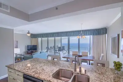 Image de Condo au bord de la plage au 11ème étage à Tides @ Topsl