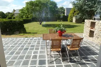 Image de 250m de la plage : Appartement Avec Terrasse Et Jardin, Vue Mer