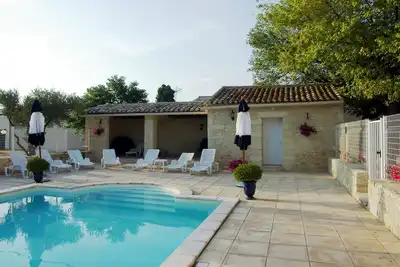 Image de Uzès super gîte dans un mas à 700m du Cv avec piscine