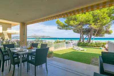 Image de Chillvista - Cosy seafront apartment with lovely garden and direct access to the beach. Fr