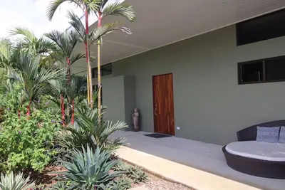 Image de Nouveau! 6 couchages +, Ac, piscine, 3 chambres, grands lits, près de tout