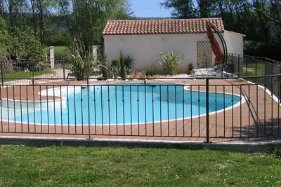 Image de Maison independante avec piscine chauffée