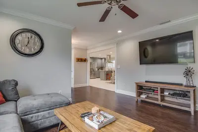 Image de Mise à jour de Midtown Home, à 12 minutes de Fsu