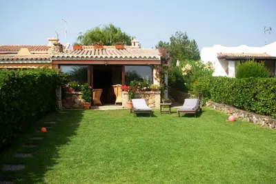 Image de Baja Sardinia, Costa Smeralda. Villa à deux pas de la mer.