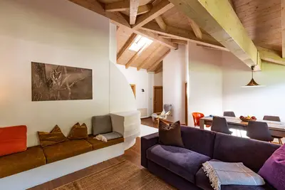 Image de appartement de 100m ² dans une position centrale dans Lutago avec trois chambres