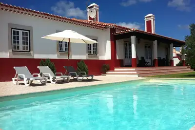 Image de Fantastique villa avec piscine privée et vue magnifique sur la campagne