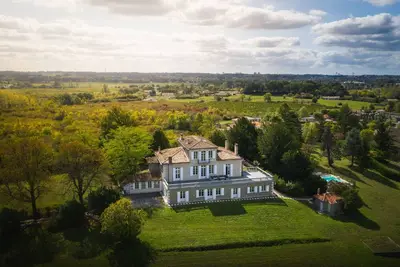 Image de Portes de Bordeaux - Château 5 étoiles -vignoble bio