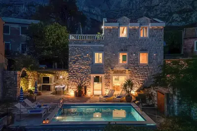 Image de Nouveau! Maison en pierre avec piscine, belle vue sur la mer terrasse avec deux chambres Ă coucher