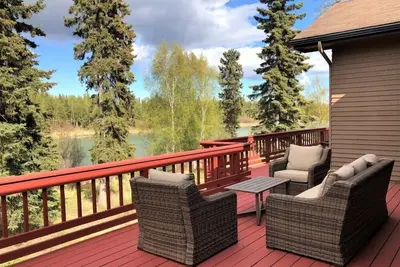 Image de Incroyable maison au bord de la rivière Kenai avec de belles vues