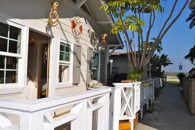 Perfection! Magnifique chalet entièrement rénové w / Ac, vue et mesures pour le sable!