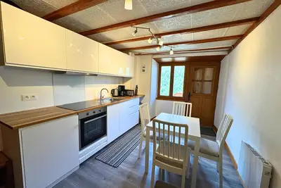 Image de Charmante maison rénovée 2 étages, terrasse Ouest, 4 km des Menuires, wifi gratuit, animaux bienvenus