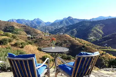 Image de Belle maison avec superbe vue collines, mer et montagnes