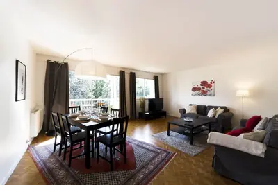 Image de Le Parc des Frères Lumière - 2\/6 pers. - 120m2 balcon, calme, parking, métro