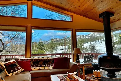 Image de Ski View Chalet: Marche pour Bear Mtn, parcours de golf et zoo! Jacuzzi extérieur! Vues incroyables sur les pistes de ski!