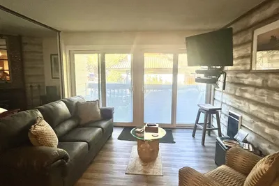 Image de Studio confortable à Mammoth! Ligne verte jusqu'à Eagle Lodge juste devant!
