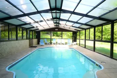 Image de Nuit gratuite en septembre-se demande comment! Bateau, poisson, golf \/ piscine intérieure chauffée et bain à remous \/ jeux