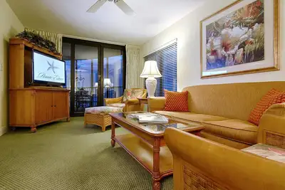 Image de Suite élégante et lumineuse en bord de mer | Balcon privé avec vue!