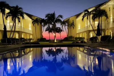 Image de Oceanside Condo sur 7 Mi. Plage * Accès à la piscine d'eau salée * Marchez jusqu'à la baie de Camana!