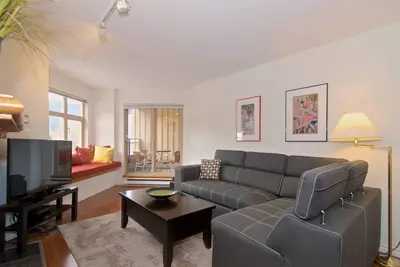 Image de Nouvelle inscription à 100 mètres de la télécabine Creekside, condo 1 chambre donnant sur cour privée avec piscine