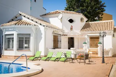 Image de 6 villa chambre au centre de Fuengirola et 2 ligne de plage
