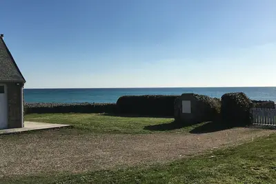 Image de Charmante maison de pêcheur en bord de mer avec jardin sans voisinage