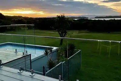 Image de Sunset Shore Ă Absolute Waterfront