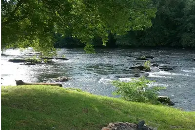 Cabine riveraine - accès rapide / facile aux zones environnantes