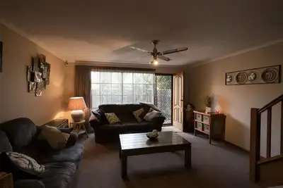 Image de Maison de ville isolée idéale pour les familles, les couples, les petits groupes à Glenelg North