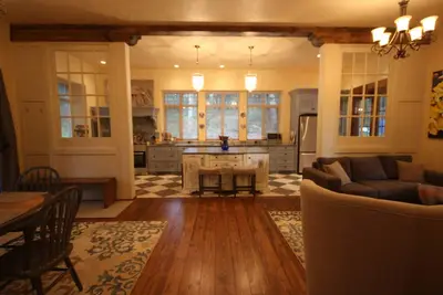 Image de Chalet De Luxe FRANÇAIS ENTOURÉ De Nature Encore Minutes De Tout!