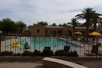 Image de Country Club vivant Ă Mesa Palms Vrbo 1239