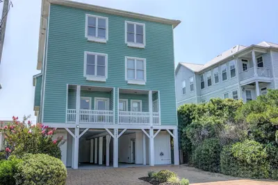 Image de Family Tides Ocean View Condo W / ascenseur 1 rue de la plage.