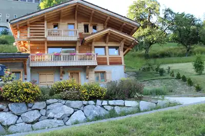 Image de Chalet vue panoramique, accès aux pistes via navette gratuite à 100mètres.