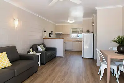 Image de Unité 4 de la Cour Mavic - Marche vers la plage Rainbow Bay, Coolangatta et Tweed Heads
