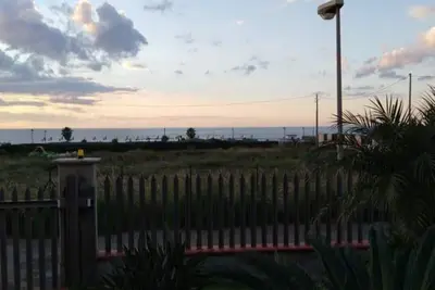 Villa Maria à 100 mètres de la mer avec piscine à débordement