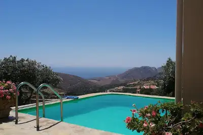 Image de Villa Liberty avec vue fantastique, proche d'une ferme dans un village traditionnel.