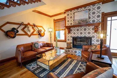 Image de The Curtis Park Club | Beer + Wine| Sleeps 22