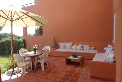 Image de Villa en première ligne avec jardin, barbecue, familles idéales. .