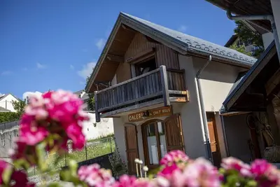 Image de T2 chalet privé, vue sud sur montagnes, 300m du centre, draps seuls fournis