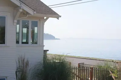 Image de Cachette du front de mer de l'ouest de Seattle. Relaxant et privé. Lits de rêve ❤️